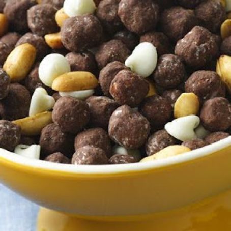 Chocolate Lover's Peanut Butter Snack Mix