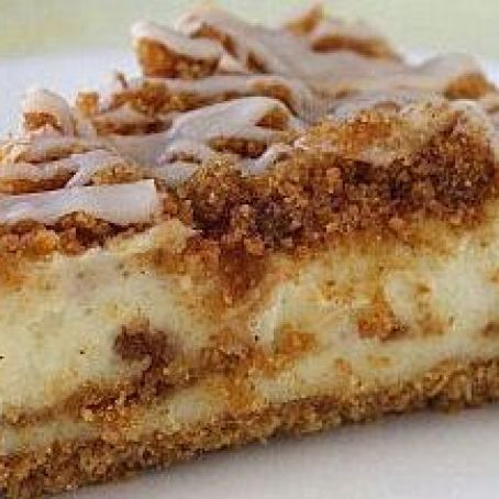 Cinnamon Roll Streusel Cheesecake