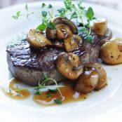 Grilled Sirloin Steak with Mushroom-Wine Sauce