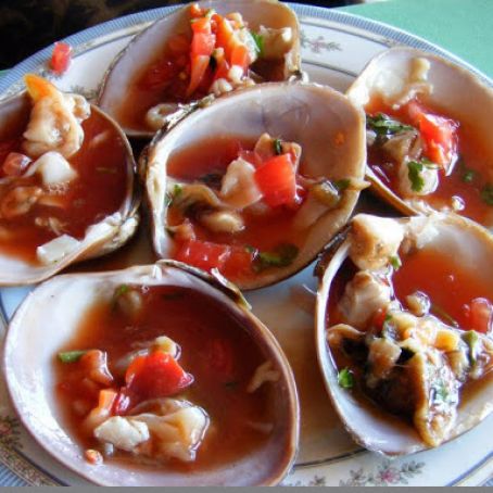 ALMEJAS CON CLAMATO Y PICO DE GALLO