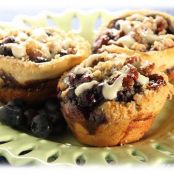 Cinnamon Blueberry Crumble Muffins