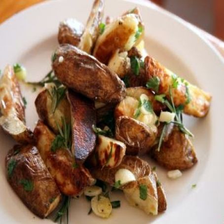 ROASTED POTATO WEDGES w/GARLIC