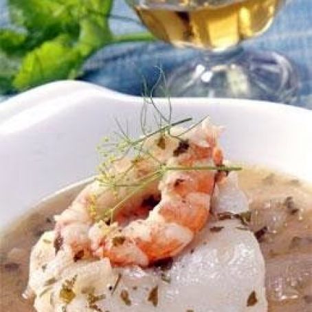 ROBALO EN SALSA VERDE CON CAMARONES