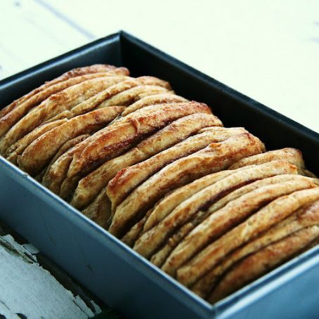 Cinnamon Roll Pull-Apart Loaf