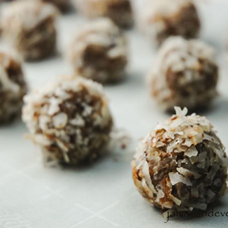 Carrot Cake Energy Balls