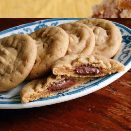 Chocolate Stuffed Crisscross Cookies