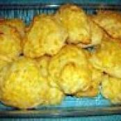 Dixie Stampede Garlic-Cheese Biscuits