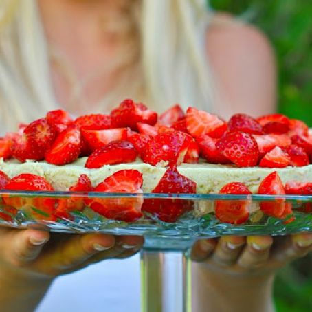 COCONUT ICE CREAM CHEESECAKE WITH LIME AND AVOCADO [VEGAN, RAW, GLUTEN-FREE]