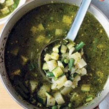 Pesto soup with zucchini and potato