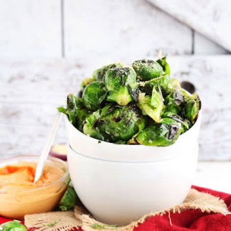 Crispy Garlic Brussels Sprouts with Sriracha Aioli