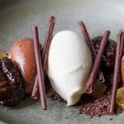 EARL GREY ICE CREAM, CHOCOLATE & HONEY