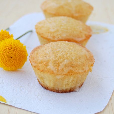 CAKE - Almond Cakes with Sugared Apple Icing