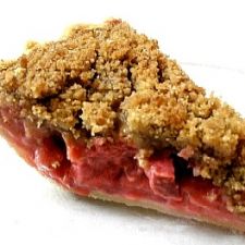 Deep Dish Strawberry Rhubarb Pie with Crumb Topping