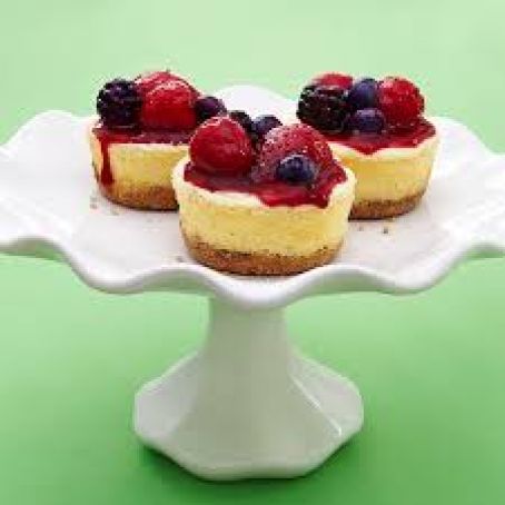 Mini cheesecakes w/Berries and Fruit