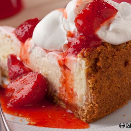 Double Strawberry Swirl Cheesecake
