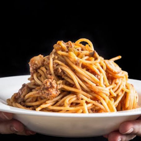 EASY ONE POT PRESSURE COOKER SPAGHETTI BOLOGNESE