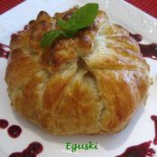 HOJALDRE DE QUESO CAMEMBERT Y MERMELADA