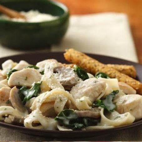 Fresh Spinach and Fettuccine Alfredo