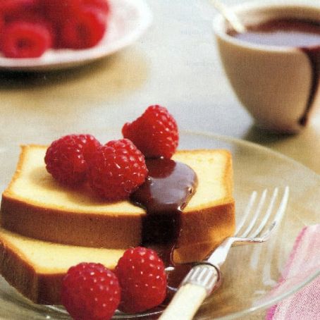 Chocolate Sauce with Pound Cake