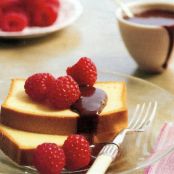 Chocolate Sauce with Pound Cake