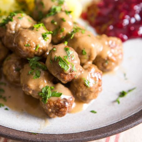Juicy and Tender Swedish Meatballs With Rich Gravy