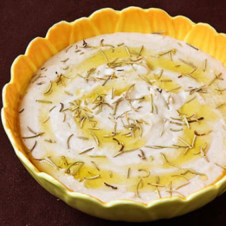 Roasted Garlic and White bean Rosemary Hummus