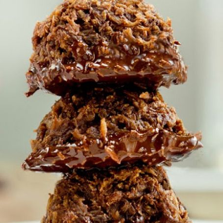 Mocha Coconut Macaroons