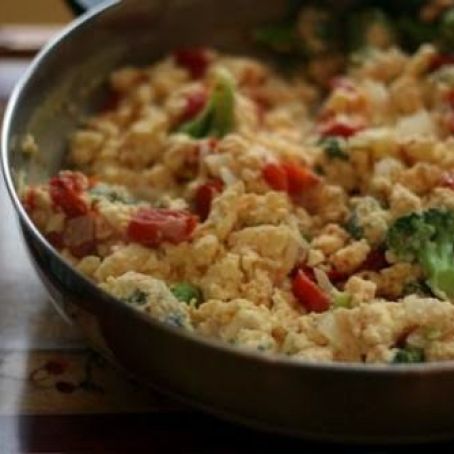 Scrambled Eggs with Tomatoes and Broccoli