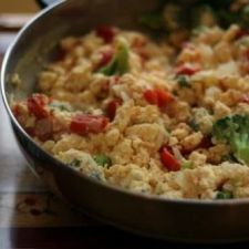 Scrambled Eggs with Tomatoes and Broccoli