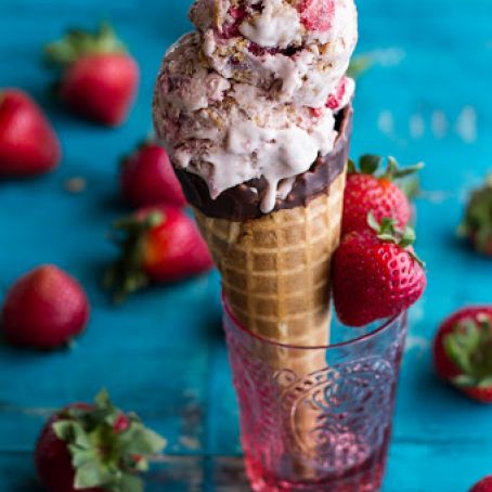 Caramelized Strawberry and Graham Cracker Crumble Ice Cream
