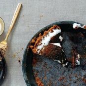 CHOCOLATE S'MORE PIE