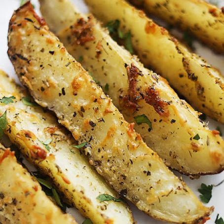 BAKED GARLIC PARMESAN POTATO WEDGES