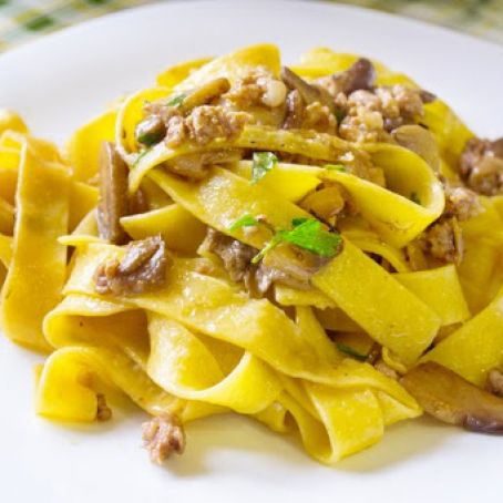 Pasta with Sausage, Tomatoes, and Mushrooms