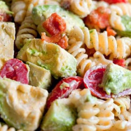 Creamy Bacon Tomato and Avocado Pasta Salad