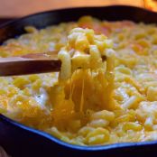 MAC AND CHEESE IN AN IRON SKILLET
