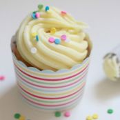 Golden Vanilla Dream Cupcake from Sweetopia