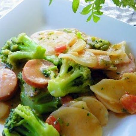 Potato, Broccoli and Sausage Skillet