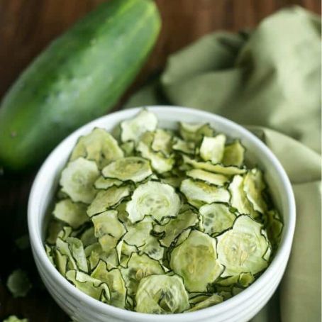 BAKED CUCUMBER CHIPS WITH SALT & VINEGAR FLAVOR