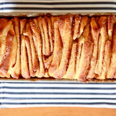CINNAMON SUGAR PULL-APART BREAD