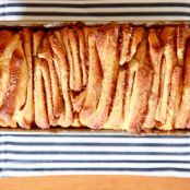 CINNAMON SUGAR PULL-APART BREAD