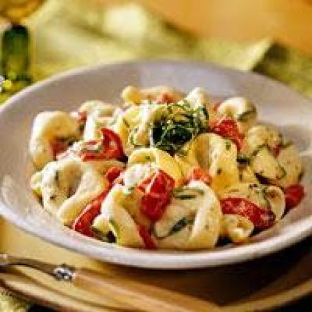 Tortellini Alfredo with Roasted Pepper