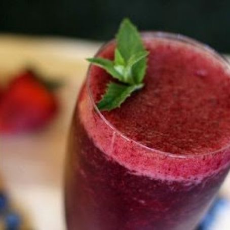 Berry-licious Pomegranate Smoothie