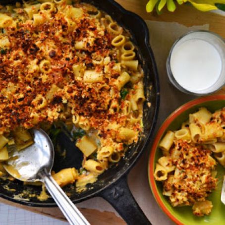 Skillet Mac n’ Cheese with Spinach & Bacon