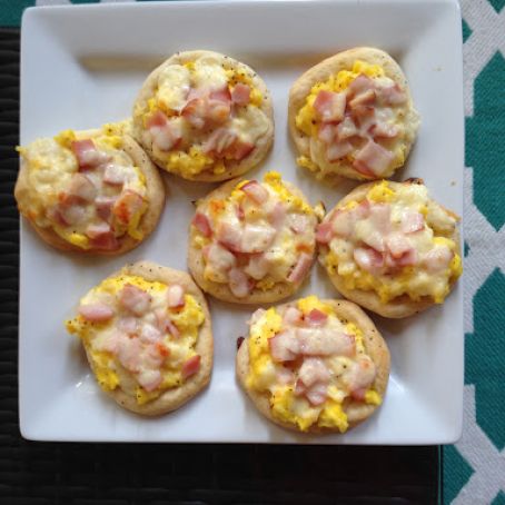 Canadian Bacon Breakfast Pizzas