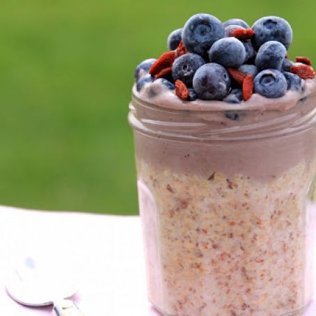 oatmeal - Overnight Oats with a Blueberry-Cashew Cream