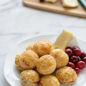 Cranberry Baked Brie Puff Pastry Bites