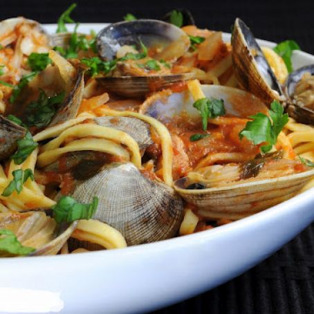 Linguine with Red Clam Sauce