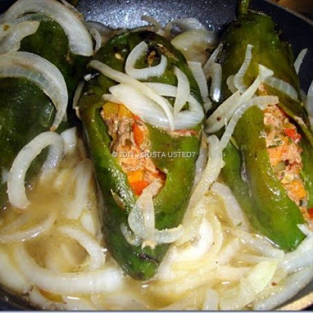CHILES RELLENOS DE SALPICON DE ATUN A LA VINAGRETA