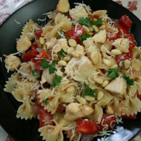 Pasta with Chicken, Sun-Dried Tomatoes, Gorgonzola and Pine Nuts