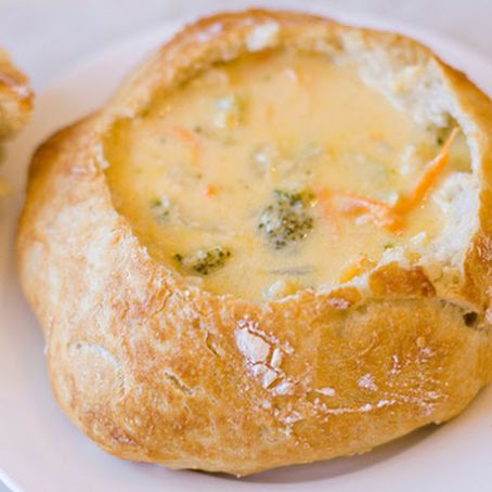 Cheesy Broccoli Soup in a Bread Bowl Recipe: How to Make It